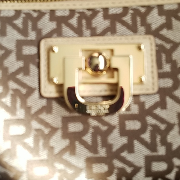 DKNY wristlet - Picture 3 of 4